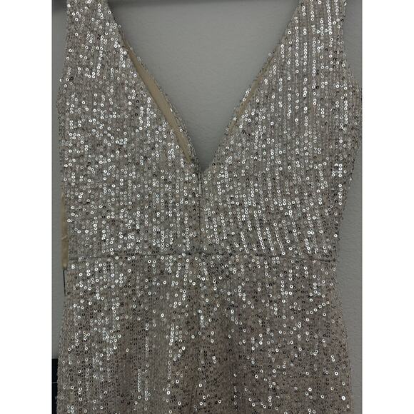 New Ieena For Mac Duggal Silver Sequined V-Neck Dress 26496 Size 2 - Picture 8 of 10